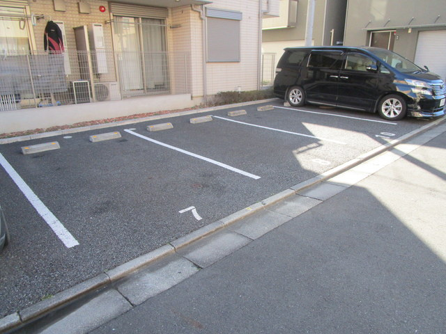 アルメリアの駐車場|★敷地内駐車場完備★※要空き確認