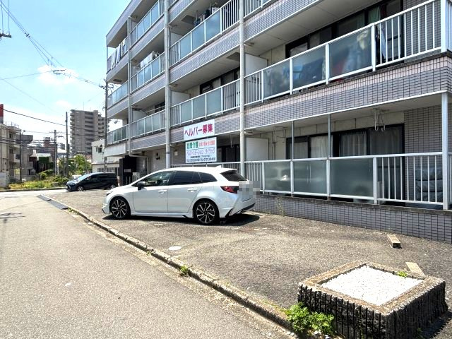日吉壱番館の駐車場