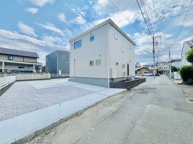 前橋市城東町の前面道路含む現地写真|閑静な住宅地で駐車も楽々♪