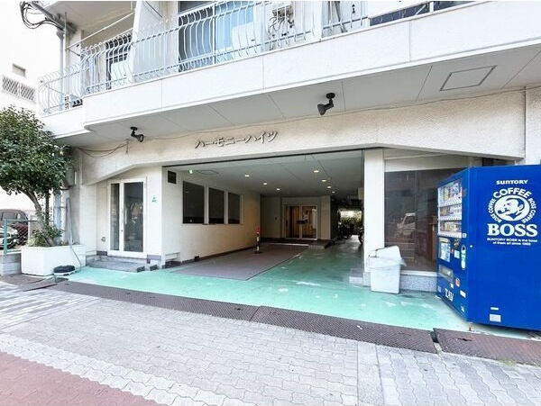 ハーモニーハイツのエントランス|毎日通るエントランスはこのようになっています