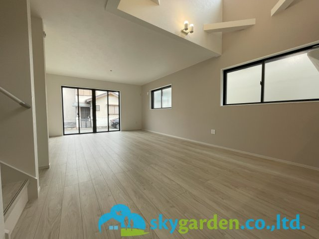 藤沢市鵠沼海岸2期　新築戸建　全3棟2号棟の居間・リビング