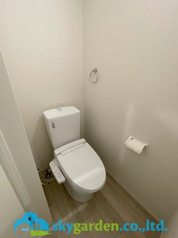 藤沢市鵠沼海岸2期　新築戸建　全3棟2号棟のトイレ