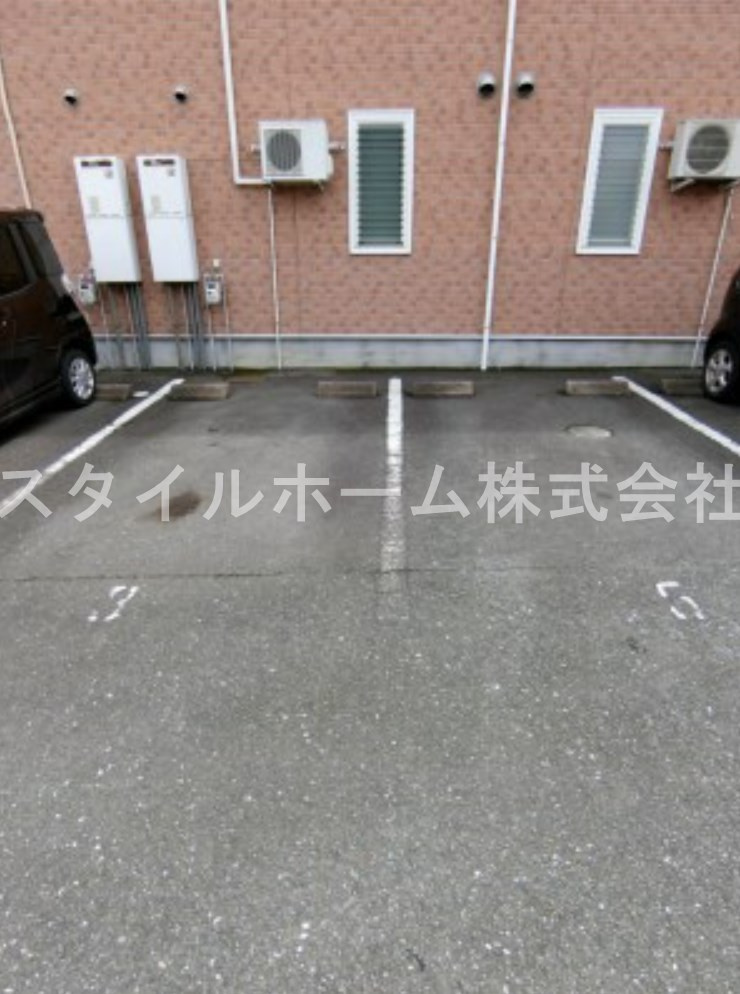 ロザージュ宮前の駐車場
