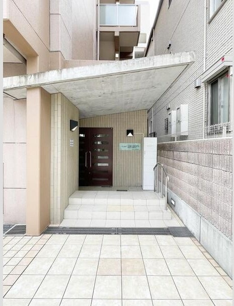 S-FORT江坂LIBERTSのエントランス