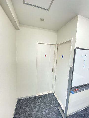 白石１丁目事務所　2F号室のトイレ|男女共にトイレ完備