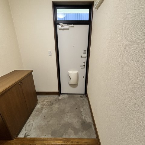 ハイツ蘭の玄関