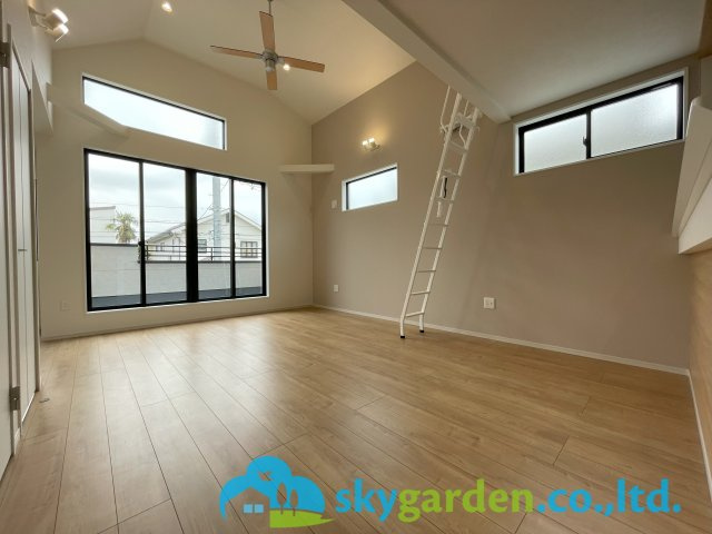 藤沢市鵠沼海岸2期　新築戸建　全3棟3号棟の居間・リビング