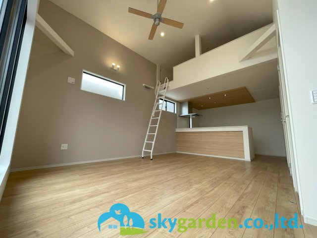 藤沢市鵠沼海岸2期　新築戸建　全3棟3号棟の居間・リビング|爽やかな海風が心地よい鵠沼海岸の新築