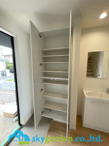 藤沢市鵠沼海岸2期　新築戸建　全3棟3号棟の収納|シューズボックス