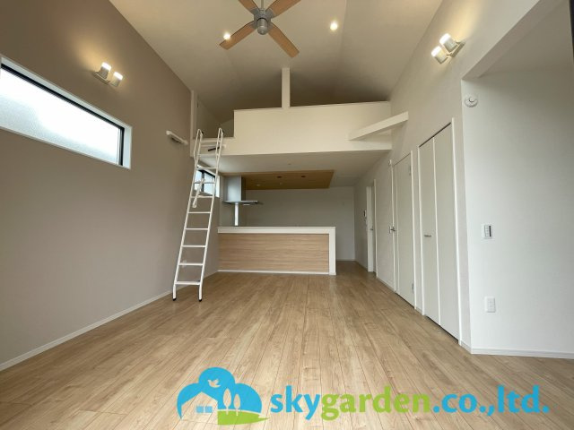 藤沢市鵠沼海岸2期　新築戸建　全3棟3号棟の居間・リビング