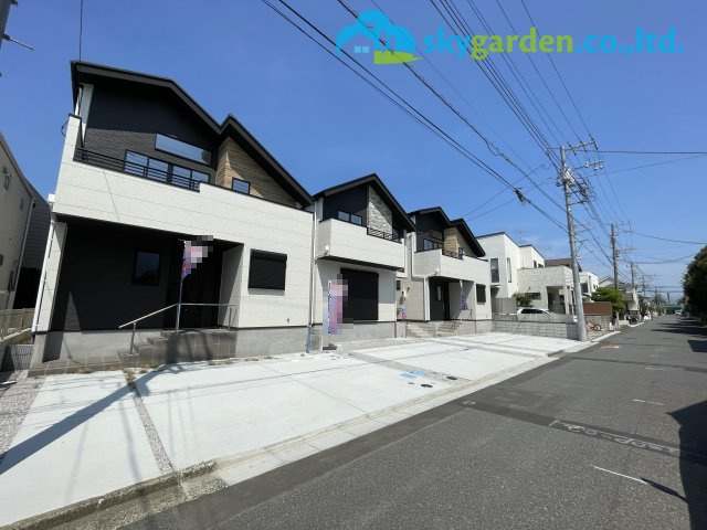 藤沢市鵠沼海岸2期　新築戸建　全3棟3号棟の前面道路含む現地写真|前面道路広く、車の出入りラクラクです。