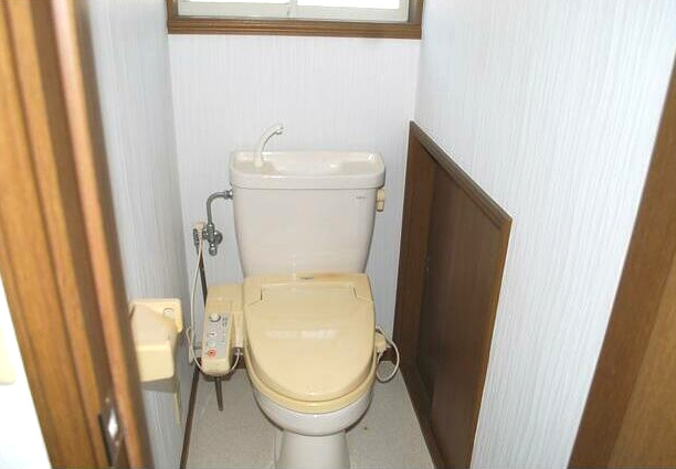 東金市御門　中古戸建のトイレ|内外リフォーム履歴あり 4LDK  システムキッチン　縦列2台可能（車種制限あり）閑静な田園風景