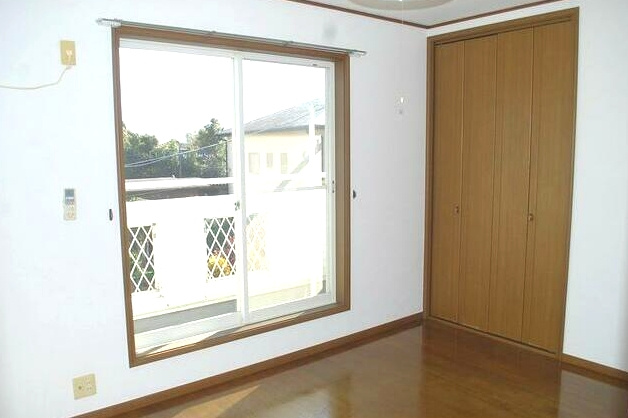 東金市御門　中古戸建の洋室|内外リフォーム履歴あり 4LDK  システムキッチン　縦列2台可能（車種制限あり）閑静な田園風景
