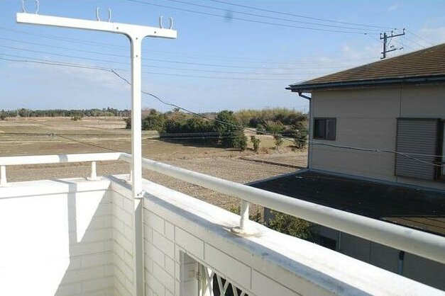 東金市御門　中古戸建のバルコニー|内外リフォーム履歴あり 4LDK  システムキッチン　縦列2台可能（車種制限あり）閑静な田園風景