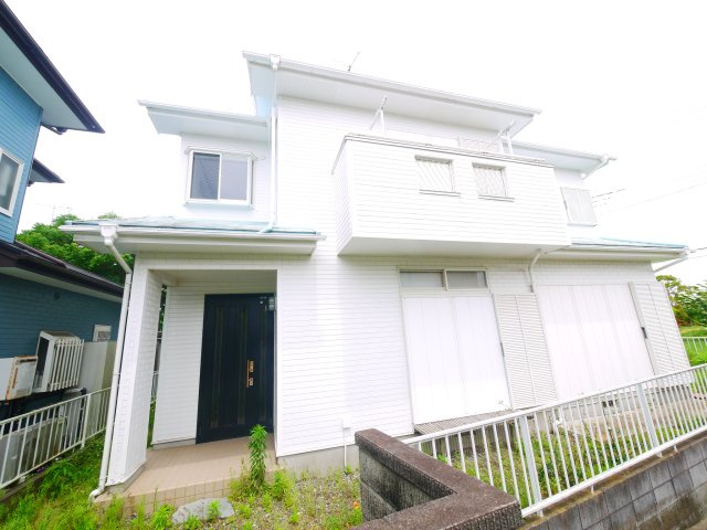 東金市御門　中古戸建の外観|内外リフォーム履歴あり 4LDK  システムキッチン　縦列2台可能（車種制限あり）閑静な田園風景