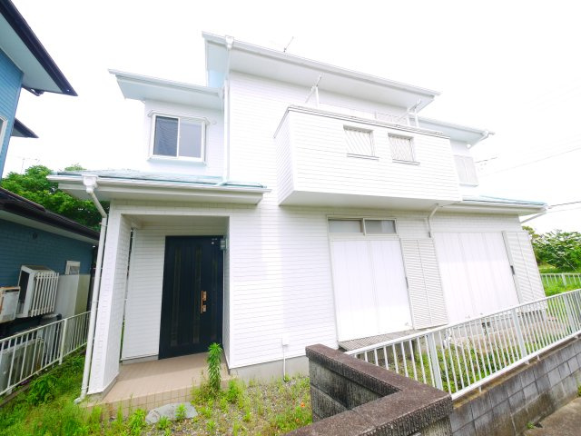 東金市御門　中古戸建の外観|内外リフォーム履歴あり 4LDK  システムキッチン　縦列2台可能（車種制限あり）閑静な田園風景