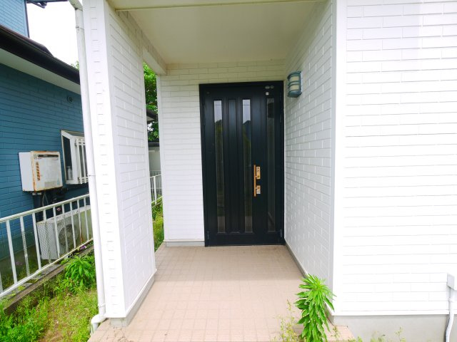 東金市御門　中古戸建の玄関|内外リフォーム履歴あり 4LDK  システムキッチン　縦列2台可能（車種制限あり）閑静な田園風景