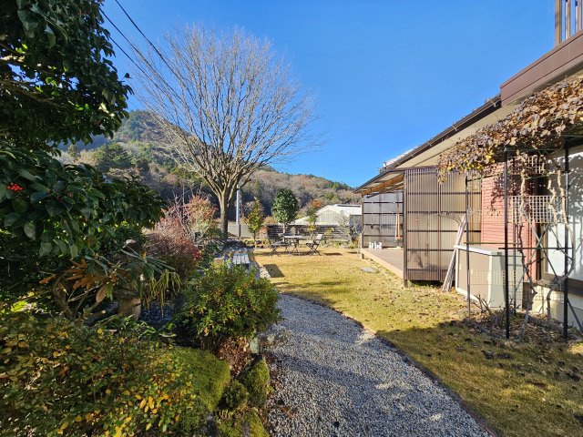 瑞浪市稲津町小里の庭