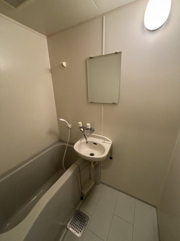 グリッドの浴室