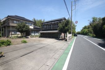 長生郡白子町中里　中古戸建の前面道路含む現地写真|敷地約174坪　６LDK　別棟2階建て 菜園用地あり