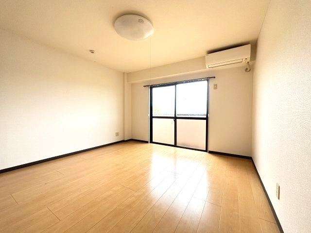 第2北山マンションの寝室