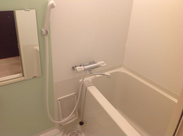 三木市大塚１丁目のアパートの浴室
