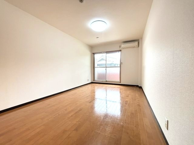 平和寮新館の洋室