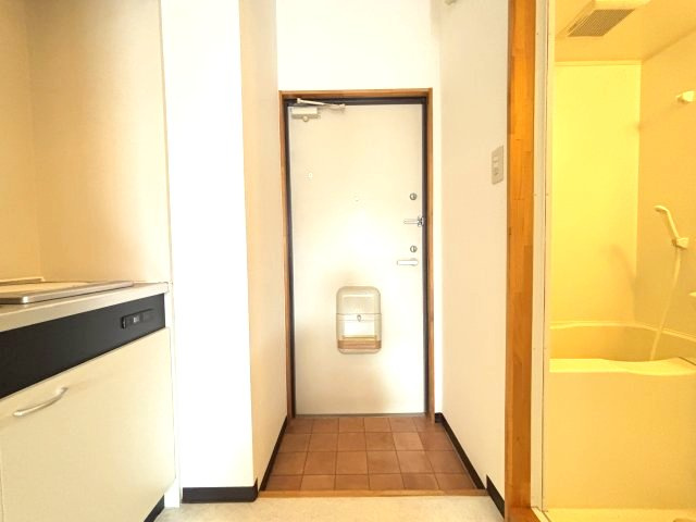 平和寮新館の玄関