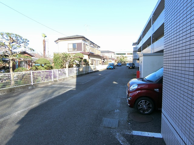 シャイニングヒルズの駐車場