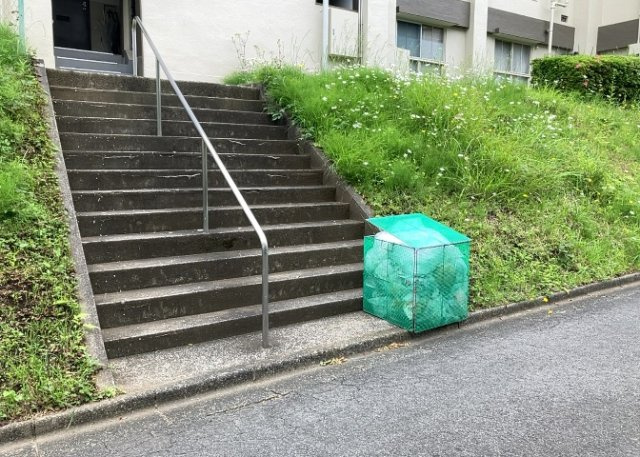 【設備】 | 緑ヶ丘第３住宅２３０２号棟 | 共有部分は、住民なら誰もが使える設備のこと。例えば駐車場やエレベーター、インターネット設備、セキュリティ設備などがあります。他にも、マンションの廊下・外部階段やエントランス・ゴミ置き場などがあります。