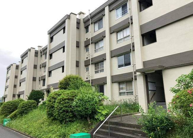 【現況写真】 | 緑ヶ丘第３住宅２３０２号棟 | 景色重視でお家選ぶをするとスーパーが遠い！学校が遠い！など生活をするうえで利便性で困ることもあります。まず一度現地を見学する際に、周辺の施設などがあるかを確認し、暮らし始めた後のことを想像しましょう。