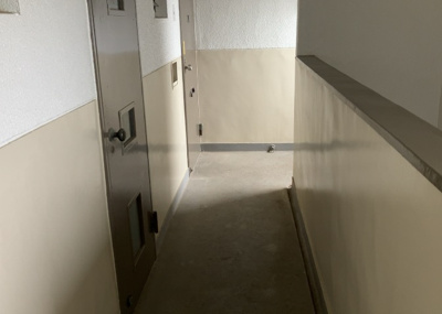 【内装】 | 緑ヶ丘第３住宅２３０２号棟 | 共用部分は、一棟の建物に住む区分所有者全員が共同で所有するとし、共用部分の管理、補修などは、区分所有者で形成される管理組合が行います。個人の判断で勝手に変更することはできませんので覚えておきましょう。
