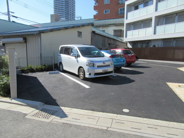 メゾンデフルールⅡの駐車場