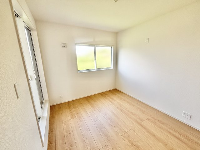 【仲介手数料無料／蟹江町】海部郡蟹江町大字蟹江新町　ブルーミングガーデン　新築戸建　4号棟　の洋室