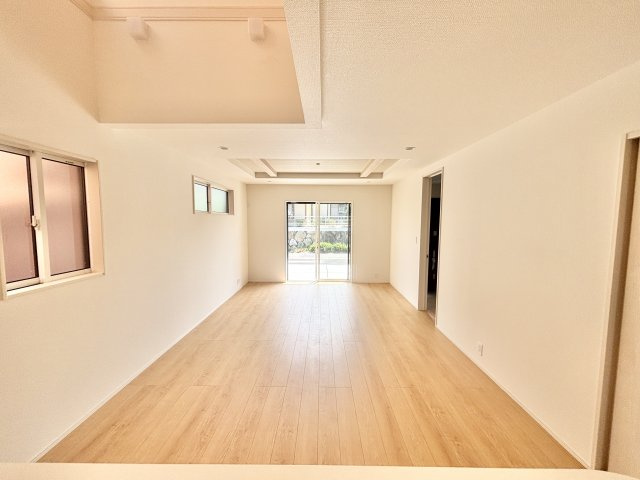 【仲介手数料無料／蟹江町】海部郡蟹江町大字蟹江新町　ブルーミングガーデン　新築戸建　4号棟　の居間・リビング
