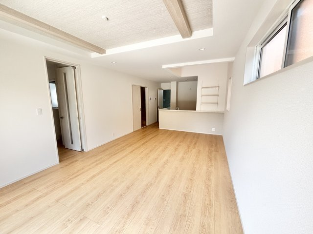 【仲介手数料無料／蟹江町】海部郡蟹江町大字蟹江新町　ブルーミングガーデン　新築戸建　4号棟　の居間・リビング