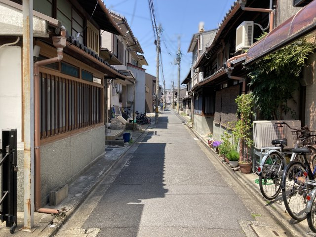 薬園町京町屋の前面道路含む現地写真