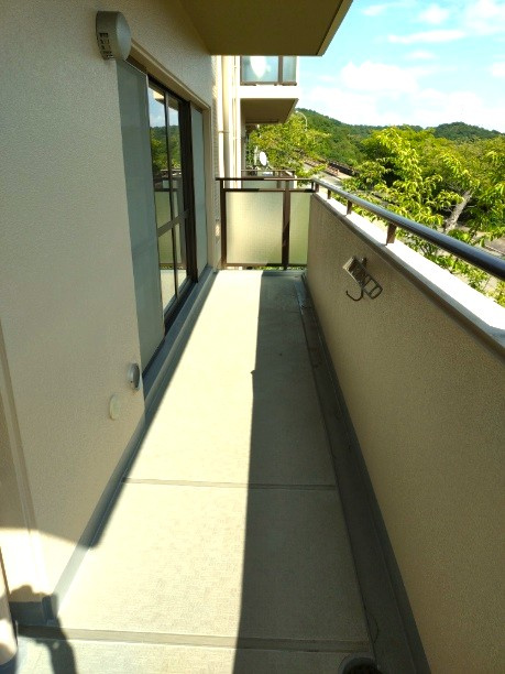 西宮名塩パークハウス１９号棟のバルコニー