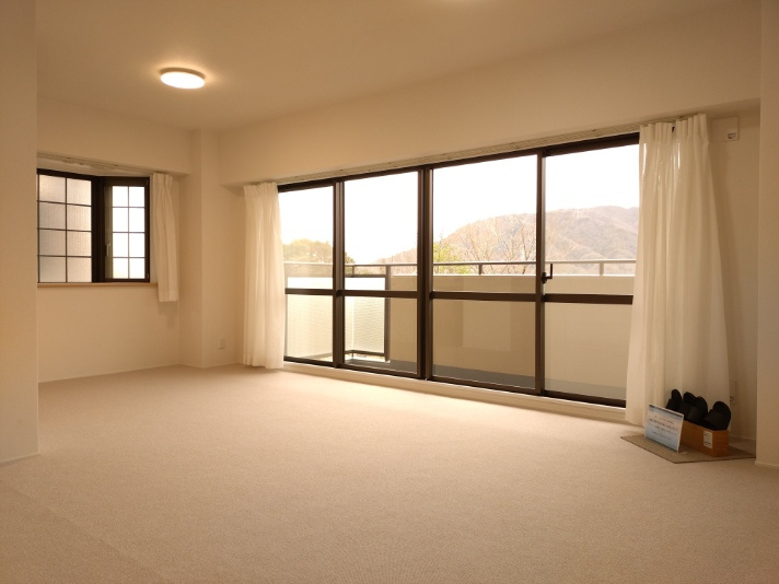 西宮名塩パークハウス１９号棟の居間・リビング