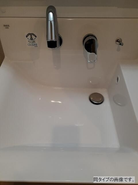 CREVANCE亀戸の洗面所