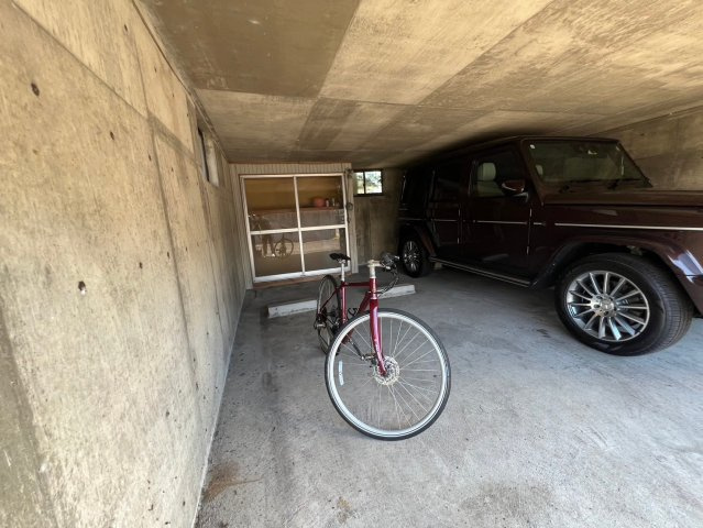 高城町桜木戸建の駐車場