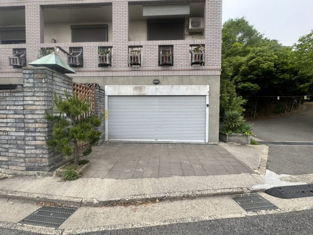 本山北町6丁目戸建の駐車場