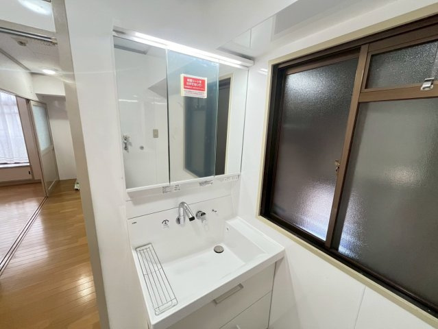 レジデンス國富の独立洗面台|独立洗面台、朝の身支度には欠かせません