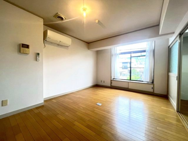 レジデンス國富の居間・リビング|ゆったりとしたリビングです