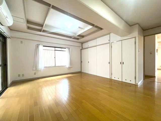 レジデンス國富の居間・リビング|使いやすい居間です