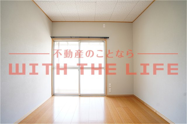 髙崎アパート【キャンペーン対象物件】の居間・リビング|おしゃれな居間です