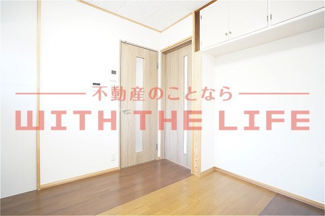 髙崎アパート【キャンペーン対象物件】の内装|明るい室内です