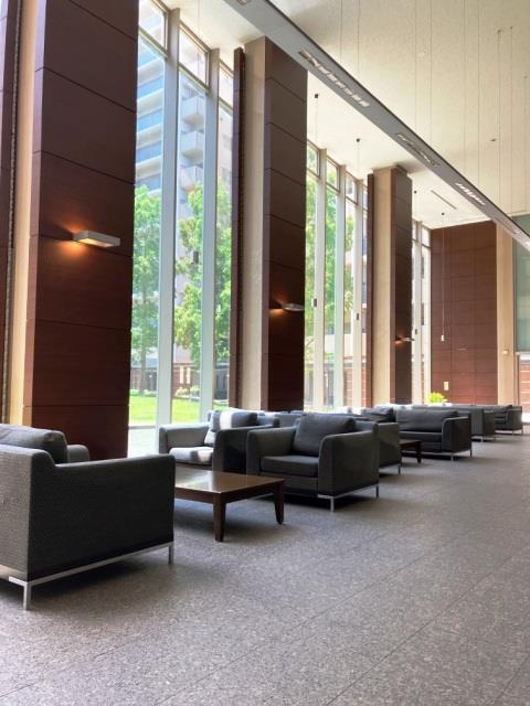 グリーンラグーナ甲子園Ａ棟のロビー