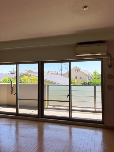 グリーンラグーナ甲子園Ａ棟の居間・リビング