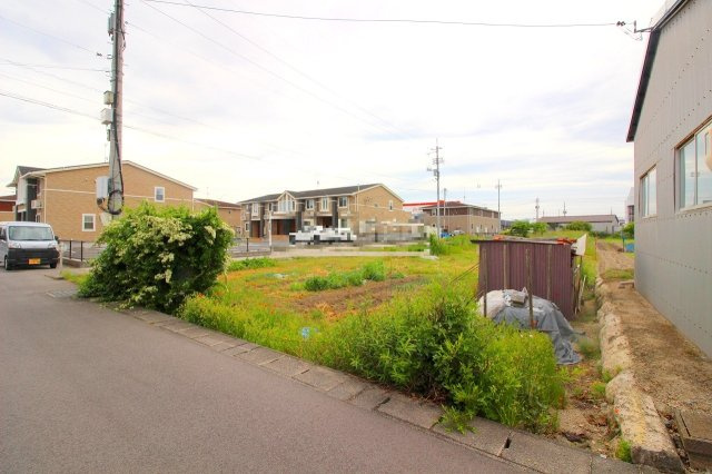 両三柳売土地の外観|約263坪あり、奥行は約80mとなっております